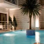 Royal Palace Resort - Poolside