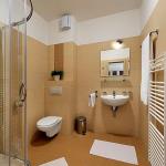 Melrose Apartments - Bathroom